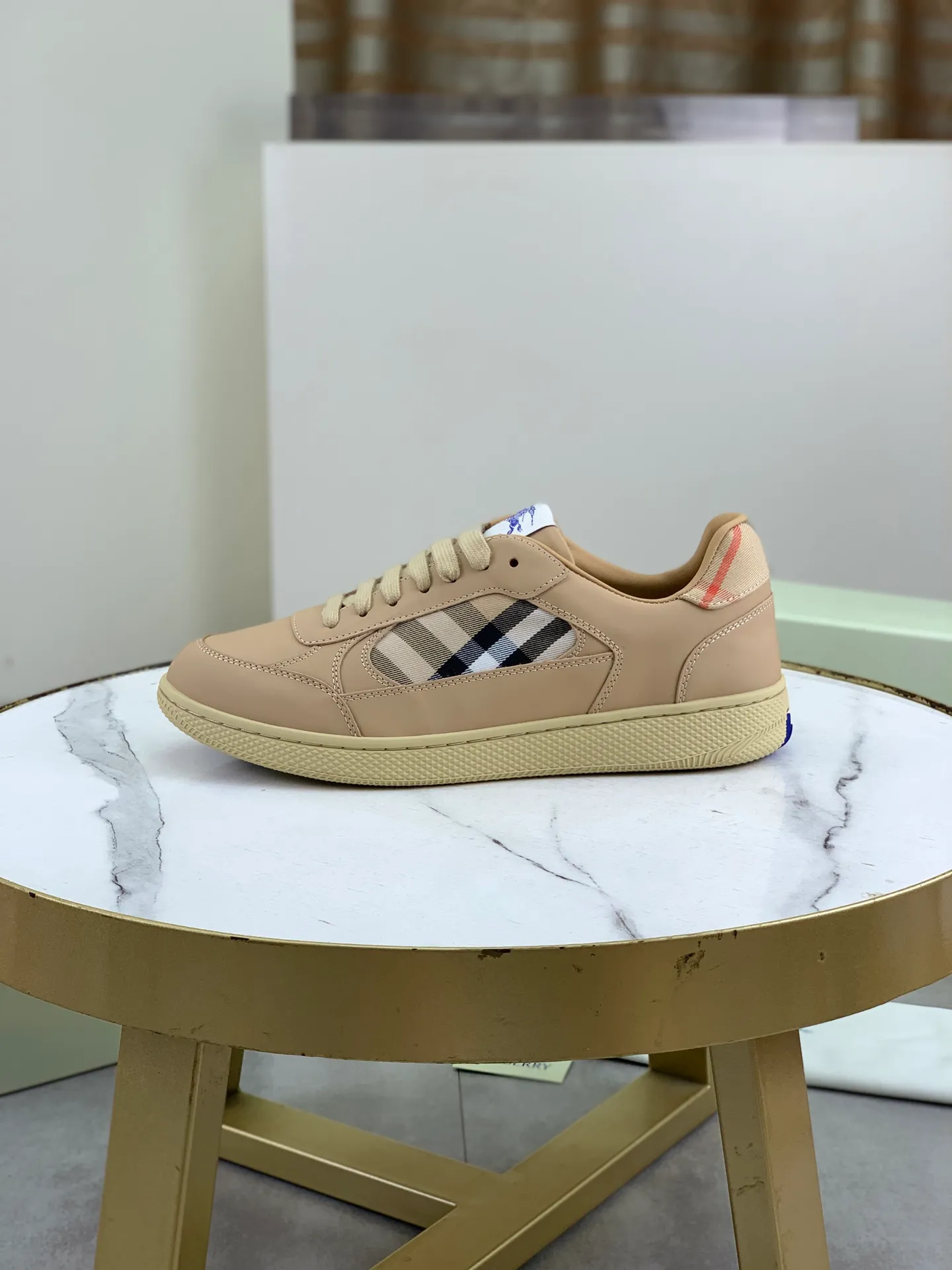 Factory price P640 [BURBERRY] Burberry - High-end quality original order - Upper: imported 🔝 original material - Inner lining: cowhide lining, feet; water-dyed cowhide - Outsole: ultra-light TPR rubber; two-color molded outsole - Super high quality control · Fine workmanship: highlighted (high-end, extravagance, grade) -Size: 39-45 (Male 38 46 can be customized) · Color: Multi-color optional
